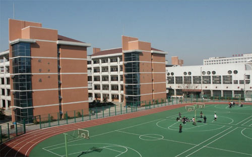 用英语写学校变化的作文