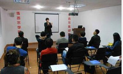 广州海珠区锻炼口才的培训班，当众讲话授课现场