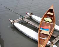 乘印地安木舟到平静的野鸭湖游玩