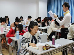 南京昂立日语老师进行授课