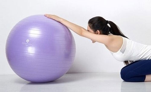 瑜伽球的运动方法2
