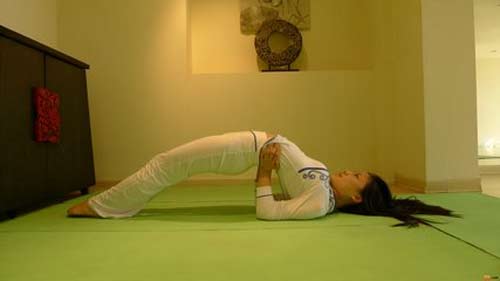 瑜伽仰卧体式方法2