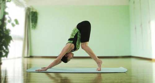 50岁的女人该怎样练瑜伽