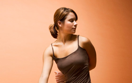 锻炼腰部和肩膀的瑜伽动作