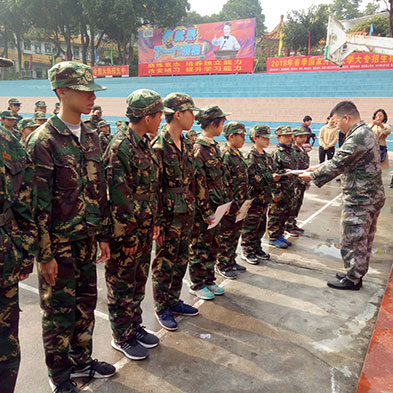 黃埔軍訓夏令營三：21天勵志營