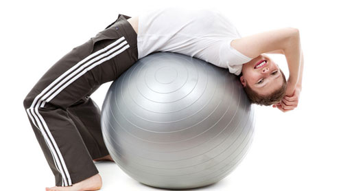 瑜伽球腹部减肥动作