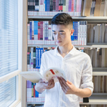 在讀大學生