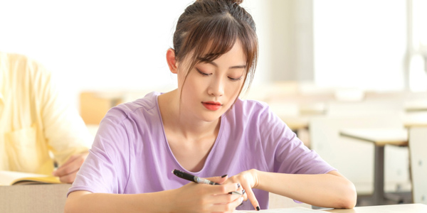 入學(xué)測試或SSAT考試高于1200分