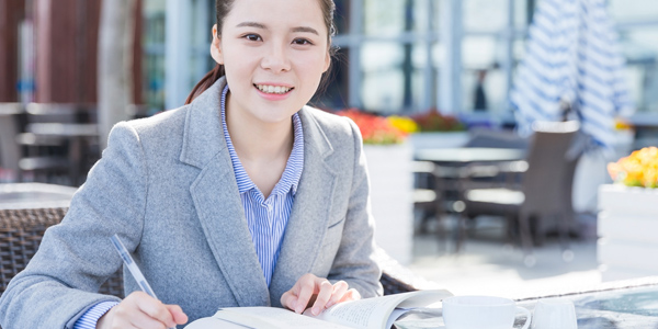 準(zhǔn)備出國到西班牙留學(xué)的學(xué)員；公司外派到西語學(xué)員