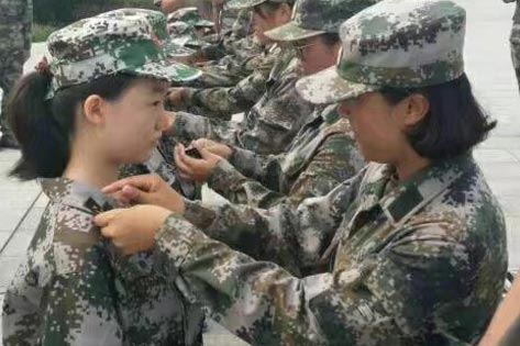 整理軍裝