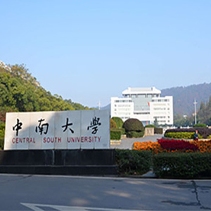學校前門