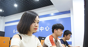 學(xué)員上課
