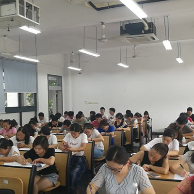 學(xué)生考試