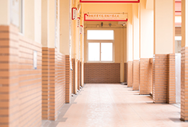 學校場地寬闊