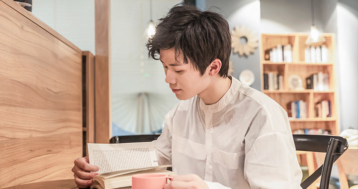 英語基礎較好，大學英語六級以上水平
