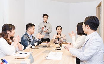 理論結(jié)合