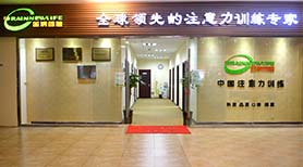 學(xué)校正門(mén)