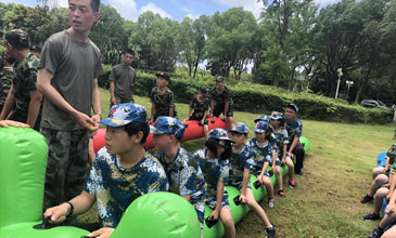 半軍事化管理