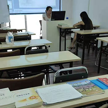 上課