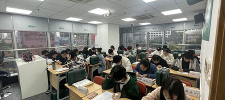 學員認真上課