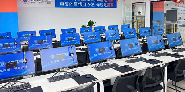 課室.