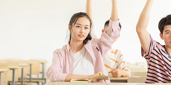 舉手回答問題