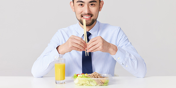 商務(wù)人員吃飯