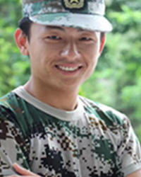 何教官