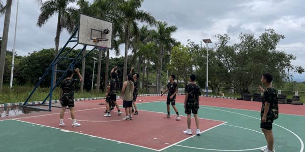打籃球