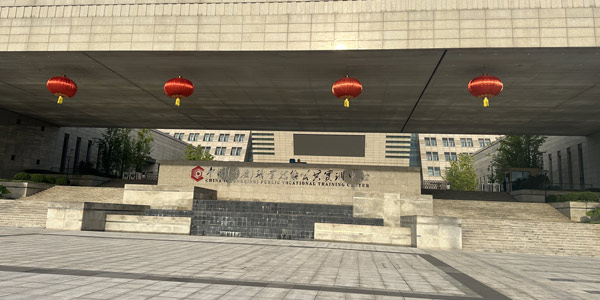 機(jī)構(gòu)門口