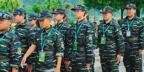 軍姿訓(xùn)練