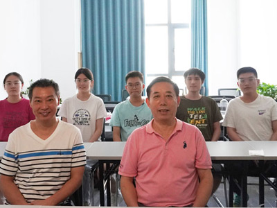 楚才盛師生合影