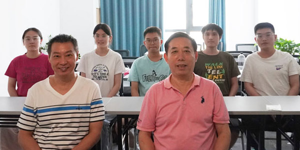 楚才盛師生合影