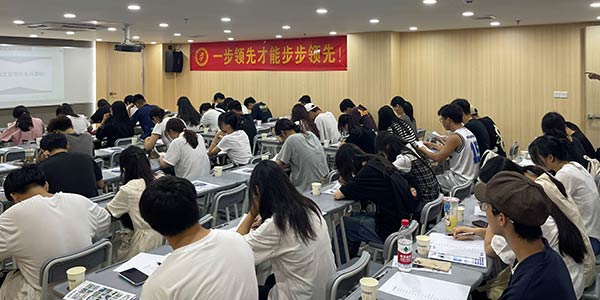 上課