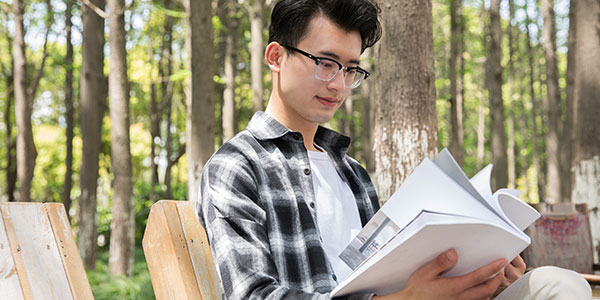 公園看書