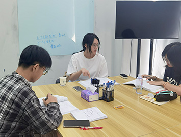 上課