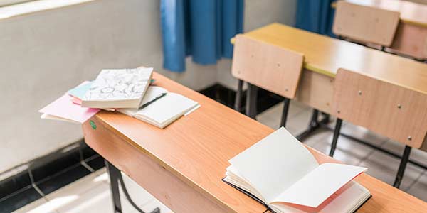 翻開的書