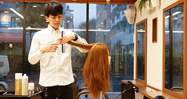 美發(fā)培訓(xùn)學(xué)校的教師