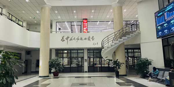教學(xué)樓大廳