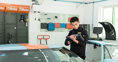 汽車相關專業(yè)的職業(yè)院校學生