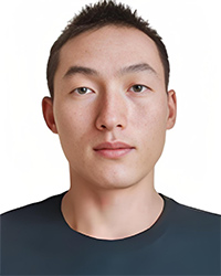 張?zhí)锾锢蠋? /></p><p><strong>張?zhí)锾锢蠋?/strong></p><p><strong>老師簡(jiǎn)介：</strong>前海軍陸戰(zhàn)隊(duì)偵察連穿越機(jī)飛手，參加多次軍級(jí)、旅級(jí)單位比武榮立兩次三等功。經(jīng)過(guò)軍事無(wú)人機(jī)的專(zhuān)業(yè)訓(xùn)練，帶領(lǐng)無(wú)人機(jī)小隊(duì)參加多次大項(xiàng)演戲活動(dòng)，并在演戲任務(wù)起到至關(guān)重要的位置。 </p><p style=