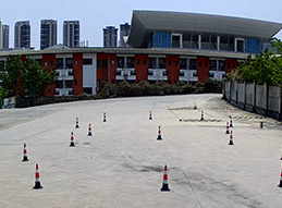 訓練場地