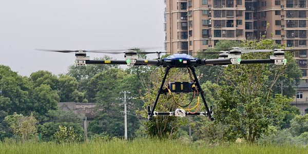 無(wú)人機(jī)飛行