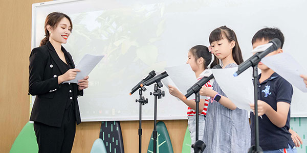 上臺(tái)演講