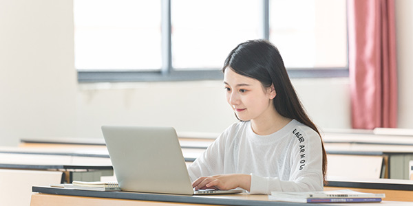 認(rèn)真學(xué)習(xí)中