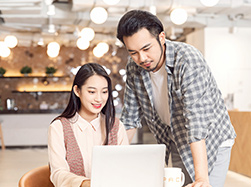 實(shí)踐與理論緊密結(jié)合