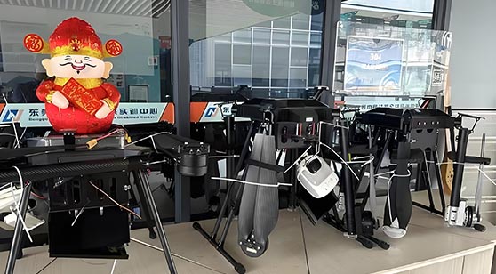 凌躍無人機設備展示