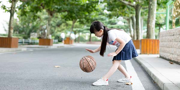 打球