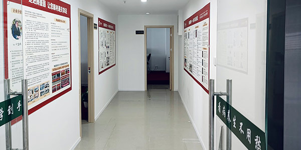 成都校區(qū)教室走廊