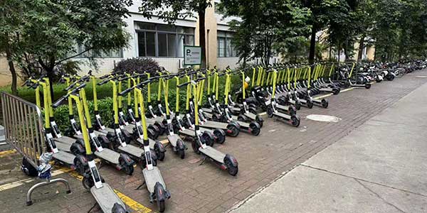 滑板車